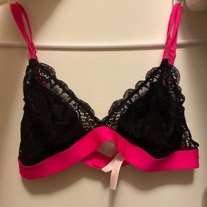 VS Pink , Medium , Lace , Elastic band, Adjustable straps , Bralette